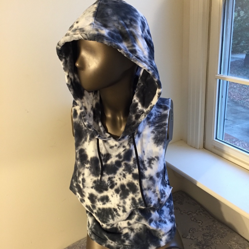 Activewear Tie-Dye Crop Shirt with Hood Size S